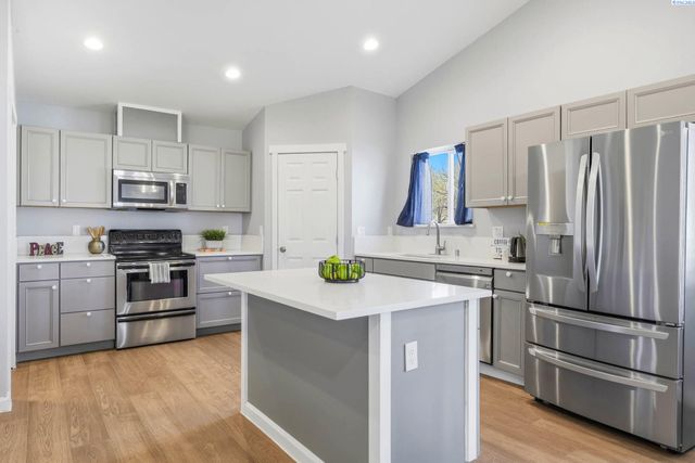 3902 W Snow Ln, Benton City, WA 99320