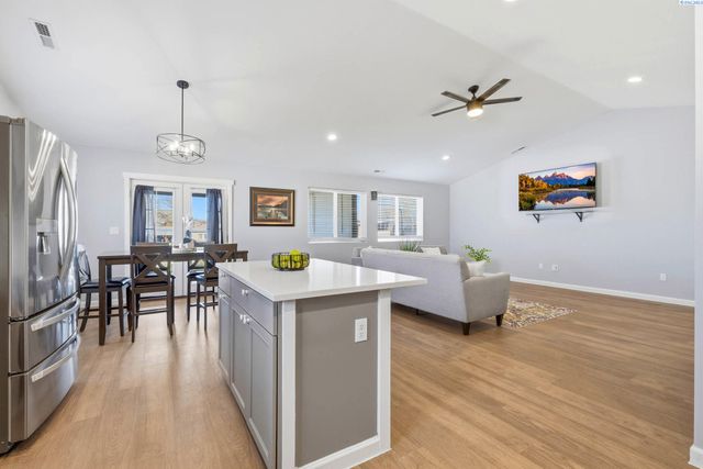 3902 W Snow Ln, Benton City, WA 99320