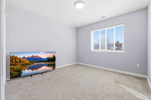 3902 W Snow Ln, Benton City, WA 99320