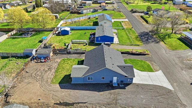 3902 W Snow Ln, Benton City, WA 99320