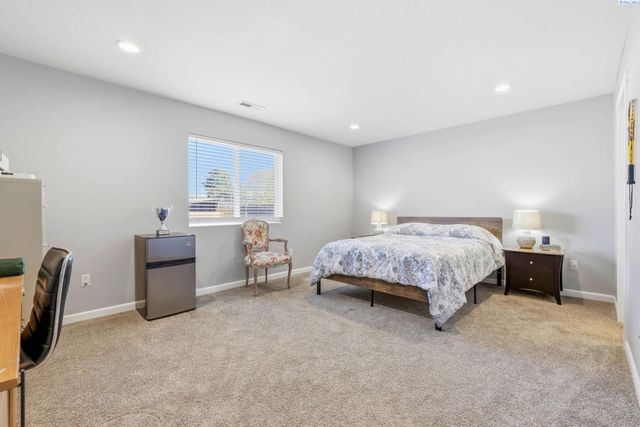 3902 W Snow Ln, Benton City, WA 99320