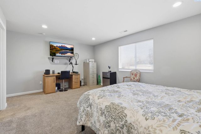 3902 W Snow Ln, Benton City, WA 99320