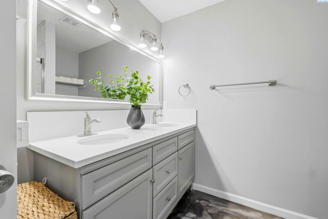 3902 W Snow Ln, Benton City, WA 99320