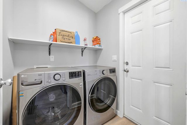 3902 W Snow Ln, Benton City, WA 99320