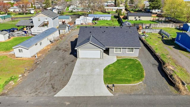 3902 W Snow Ln, Benton City, WA 99320