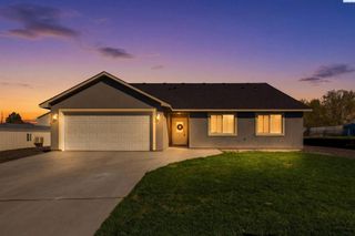 3902 W Snow Ln, Benton City, WA 99320