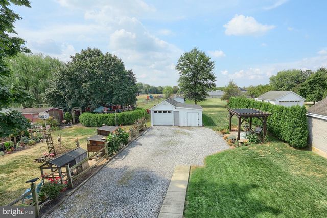 855 GREENBRIAR RD, York, PA 17404