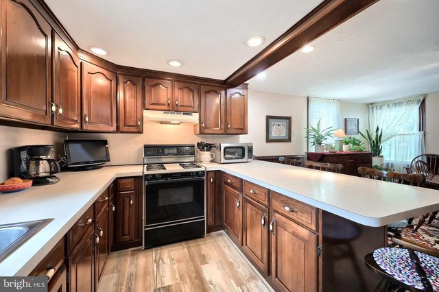 855 GREENBRIAR RD, York, PA 17404