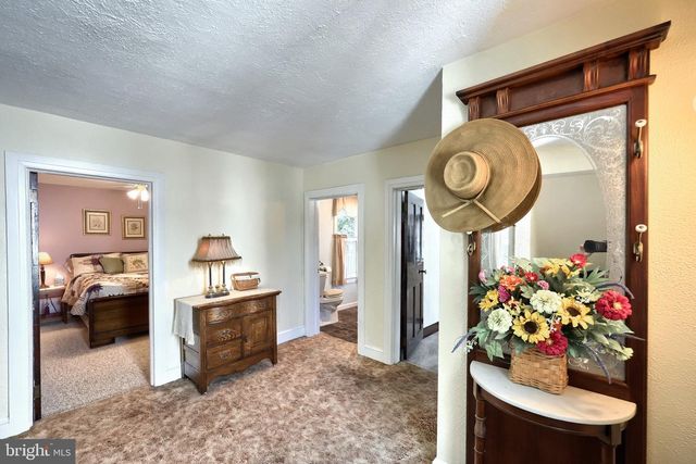 855 GREENBRIAR RD, York, PA 17404