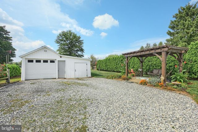 855 GREENBRIAR RD, York, PA 17404