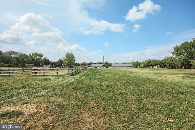 855 GREENBRIAR RD, York, PA 17404
