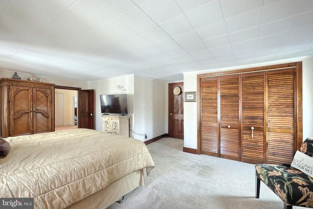 855 GREENBRIAR RD, York, PA 17404