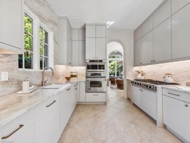 15627 Villoresi WAY, Naples, FL 34110