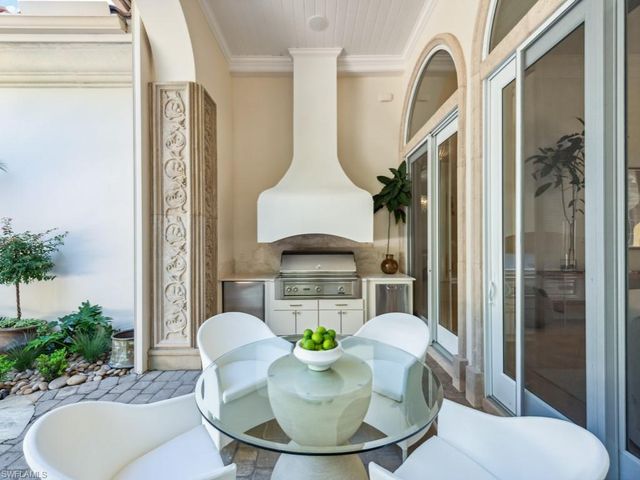 15627 Villoresi WAY, Naples, FL 34110