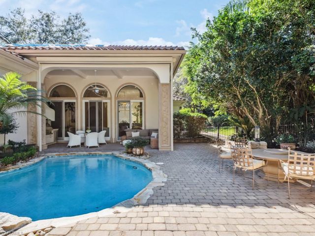 15627 Villoresi WAY, Naples, FL 34110