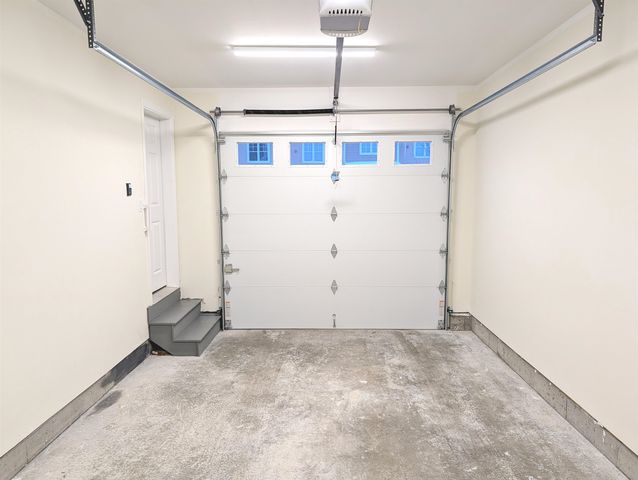 264 Woodview Way, Manchester, NH 03102