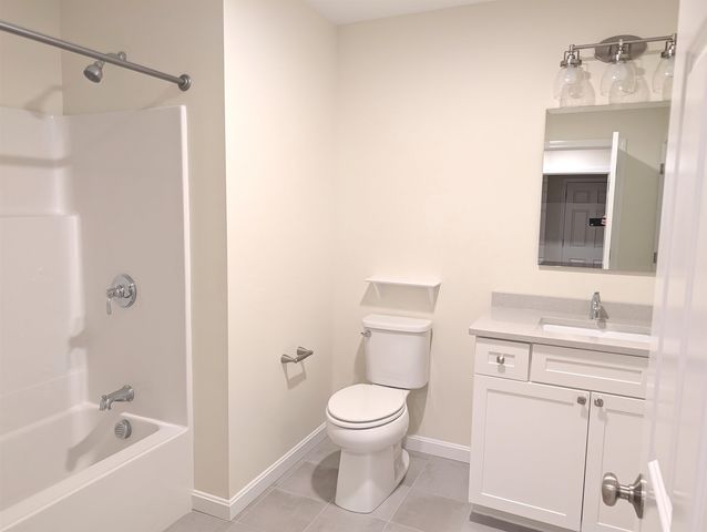 264 Woodview Way, Manchester, NH 03102