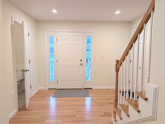 264 Woodview Way, Manchester, NH 03102