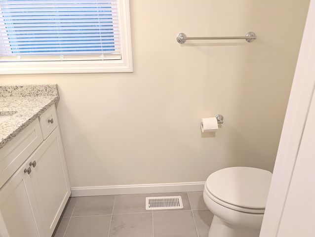 264 Woodview Way, Manchester, NH 03102