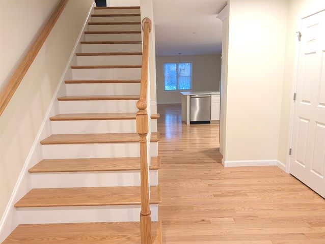 264 Woodview Way, Manchester, NH 03102