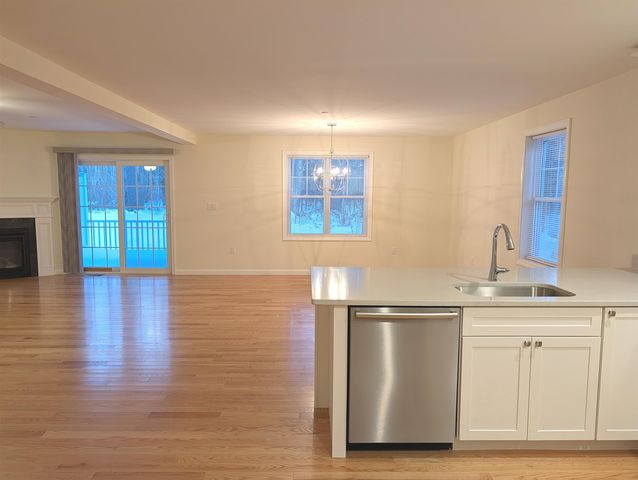 264 Woodview Way, Manchester, NH 03102