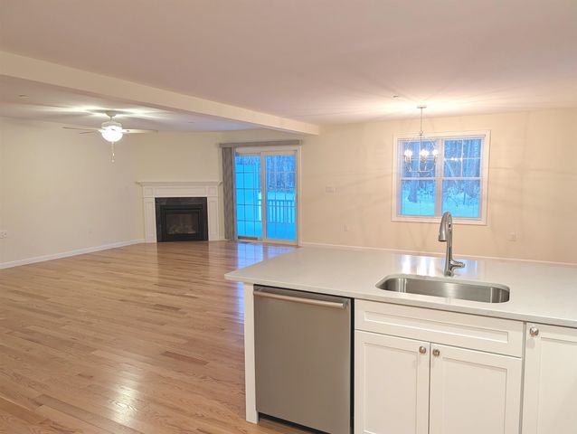 264 Woodview Way, Manchester, NH 03102