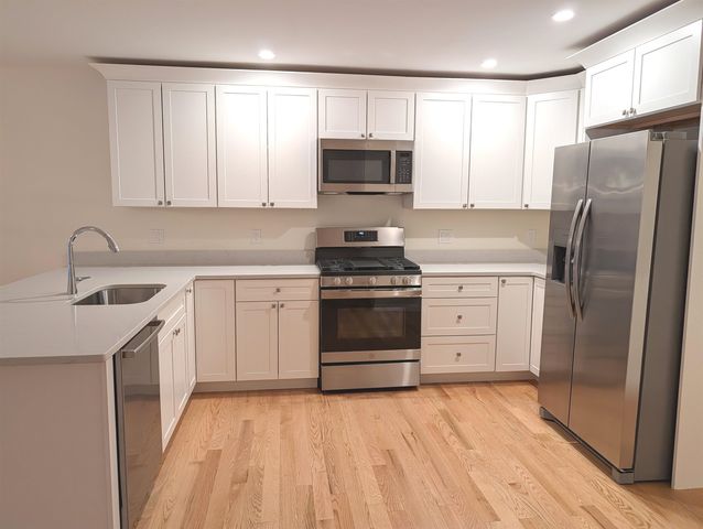 264 Woodview Way, Manchester, NH 03102