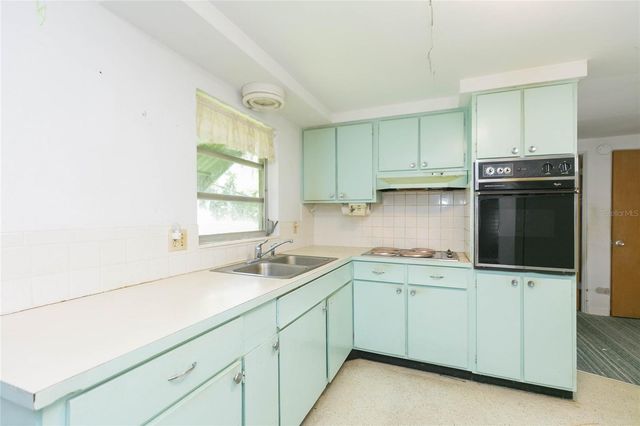 5810 BAKER ROAD, New Port Richey, FL 34653