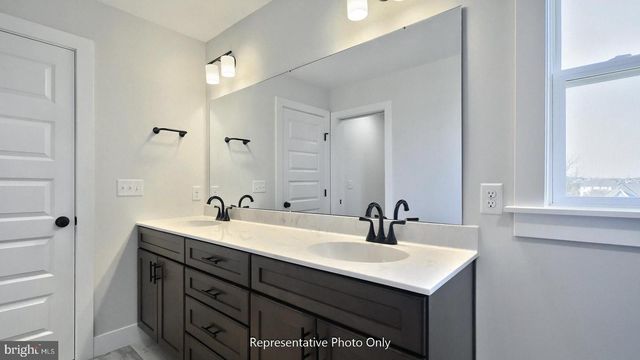 37 CANTERBURY LN, Annville, PA 17003