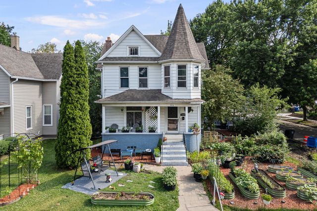 1004 13th Avenue, Moline, IL 61265