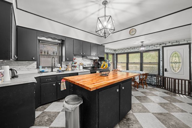 1004 13th Avenue, Moline, IL 61265