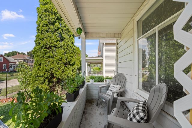 1004 13th Avenue, Moline, IL 61265