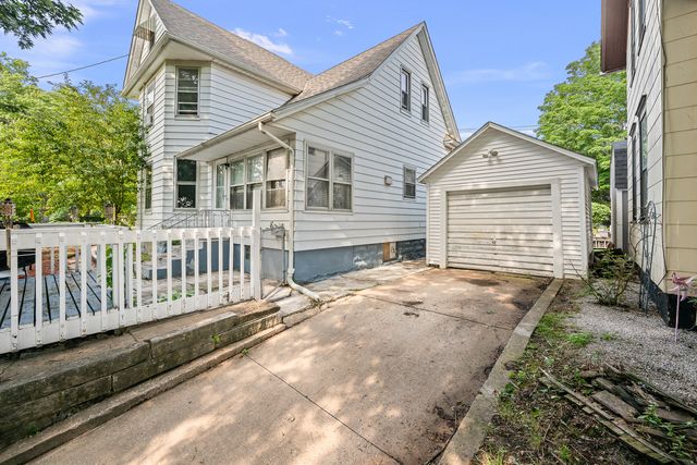 1004 13th Avenue, Moline, IL 61265