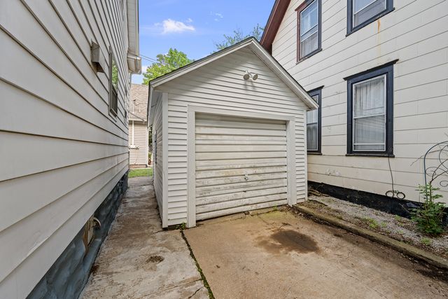 1004 13th Avenue, Moline, IL 61265