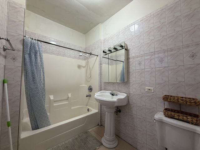 3000 W 61 Street 2, Chicago, IL 60629