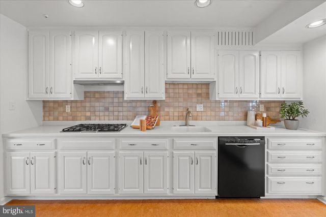 2904 FARM RD, Alexandria, VA 22302