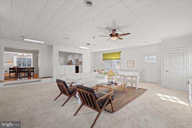 2904 FARM RD, Alexandria, VA 22302