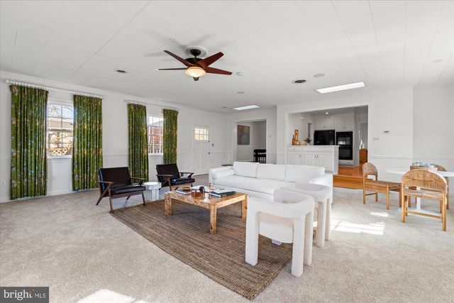 2904 FARM RD, Alexandria, VA 22302