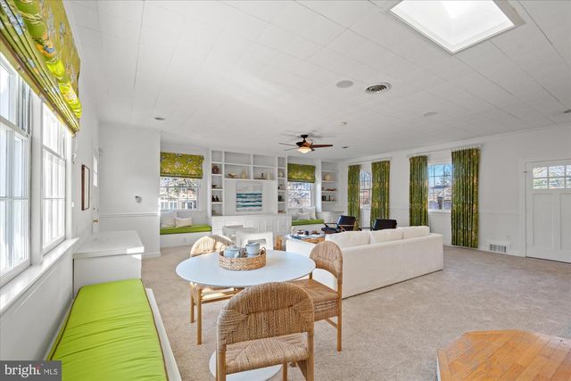 2904 FARM RD, Alexandria, VA 22302