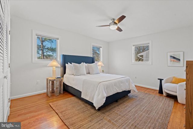 2904 FARM RD, Alexandria, VA 22302