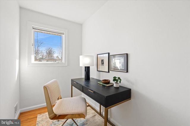 2904 FARM RD, Alexandria, VA 22302