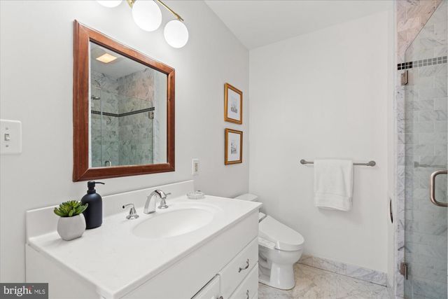 2904 FARM RD, Alexandria, VA 22302