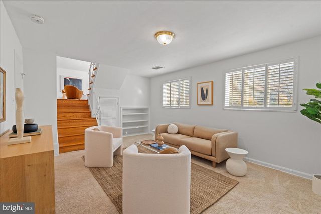 2904 FARM RD, Alexandria, VA 22302