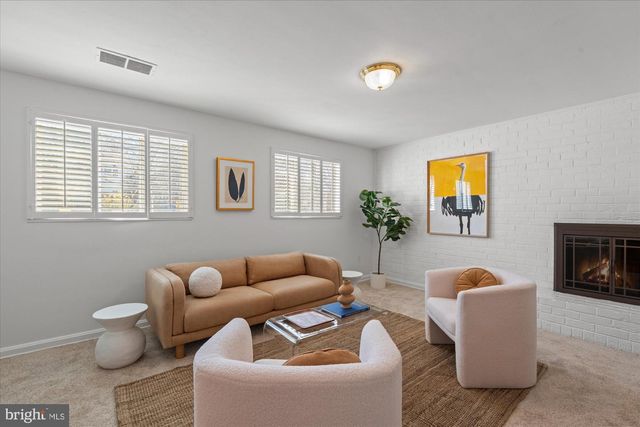 2904 FARM RD, Alexandria, VA 22302