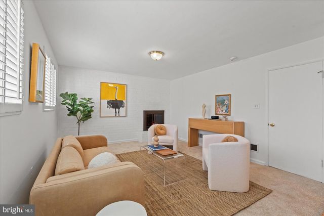 2904 FARM RD, Alexandria, VA 22302