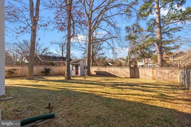 2904 FARM RD, Alexandria, VA 22302