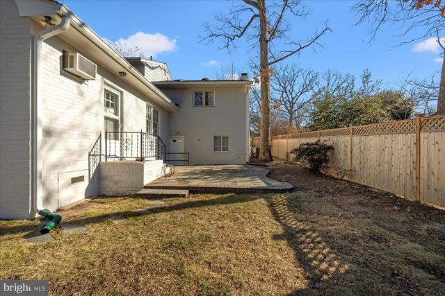 2904 FARM RD, Alexandria, VA 22302