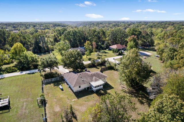 222 Cedar Ravine Drive, Seymour, MO 65746