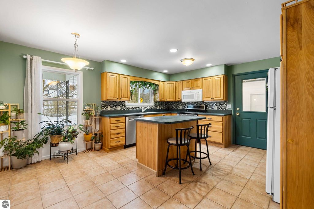 Image 10 of property listing at 12289 Boyne City Road, Charlevoix, MI 49720