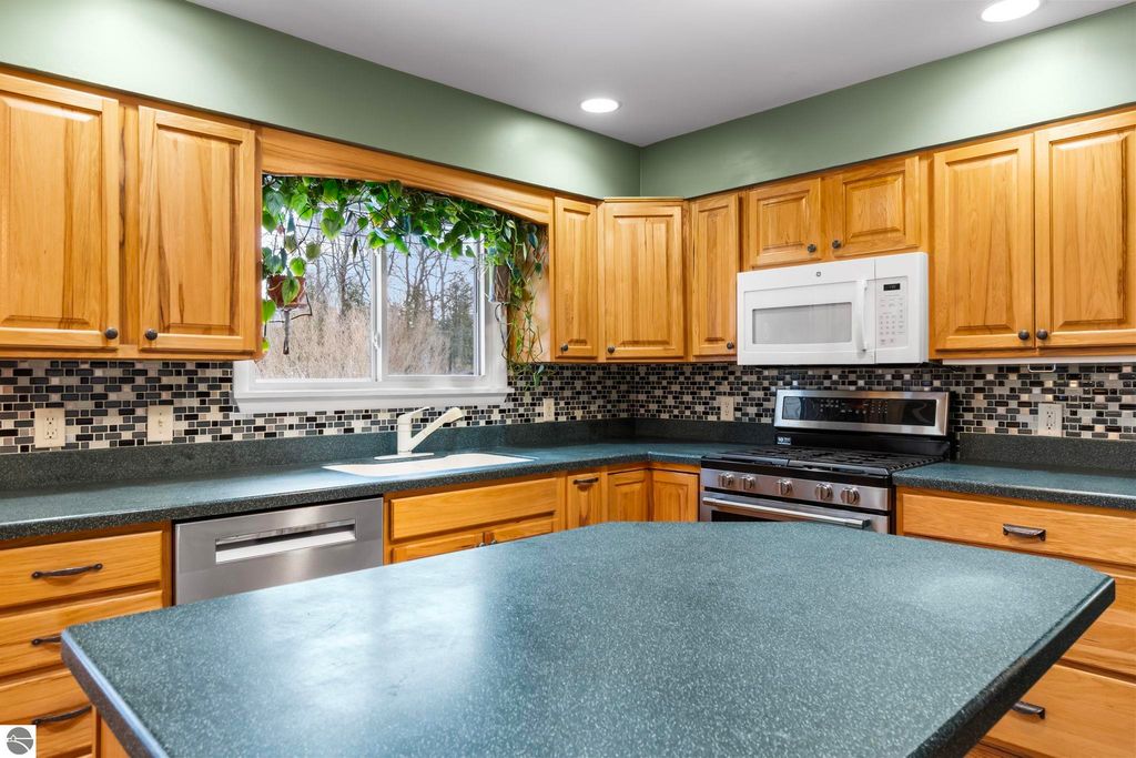 Image 11 of property listing at 12289 Boyne City Road, Charlevoix, MI 49720